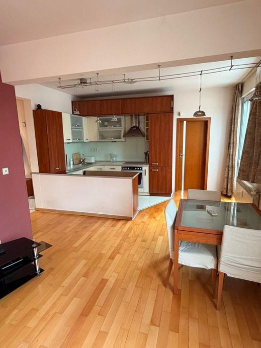 Дава се под наем Тристаен апартамент в София, Център - 70 кв.м за 946.56 € - Снимка #2