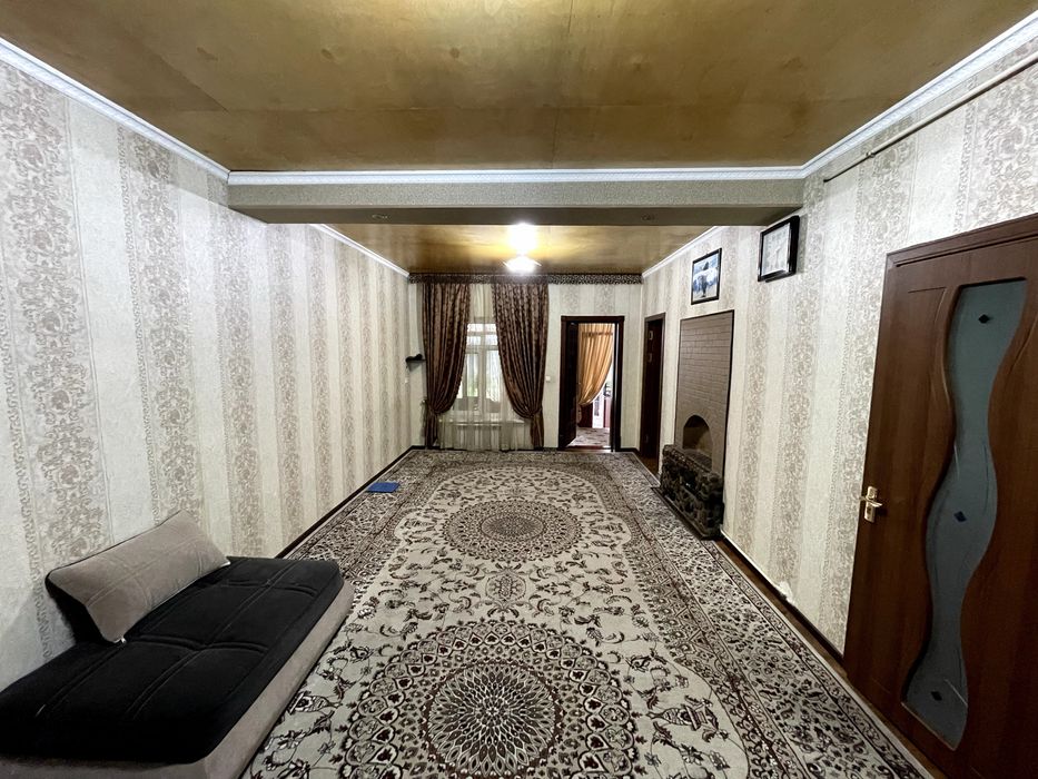 уй сотилади участка 10 соток 10 хона уй катта оилага мулжалланган