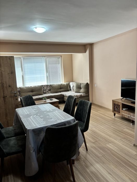 Тристаен апартамент с 2 отделни спални и 2 санитарни възела