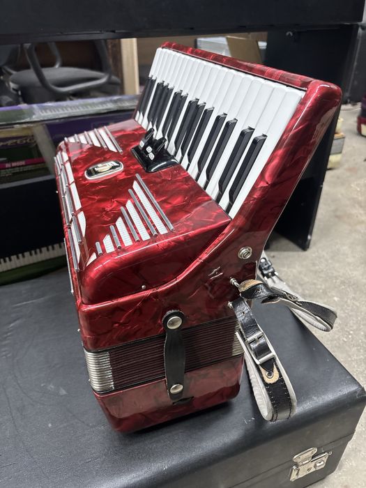Acordeon Weltmeister SeperatoStandard cu 72 de basi