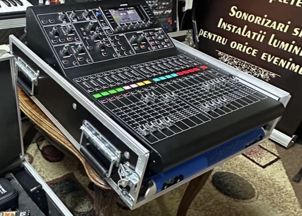 Acest case este bun pentru Midas 32 si Behringer Wing plus o putere de o unitate sau alceva asemanator
