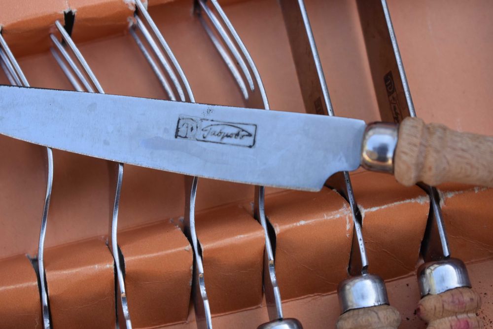 вилици и  ножове