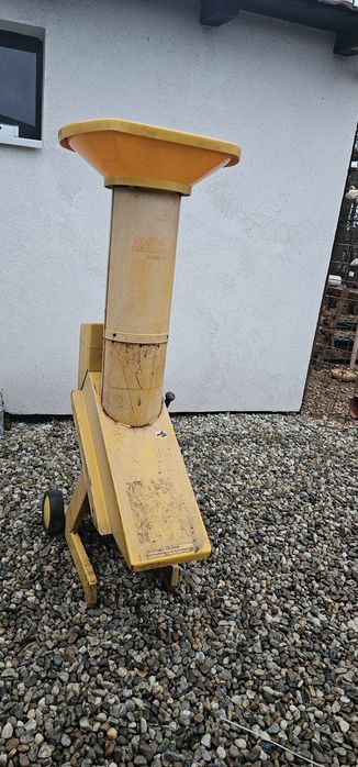 Tocator fructe si crengi 2200 w