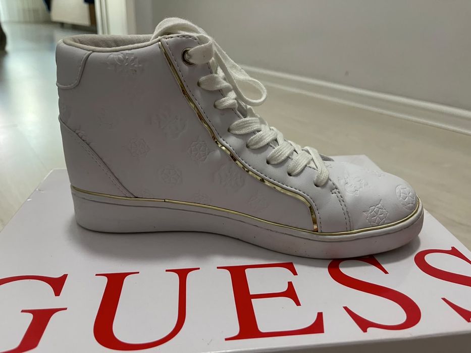 Продам новые Guess оригинал