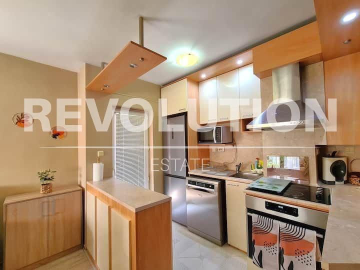 Дава се под наем Двустаен апартамент в Варна, Център - 60 кв.м за 598.23 € - Снимка #2