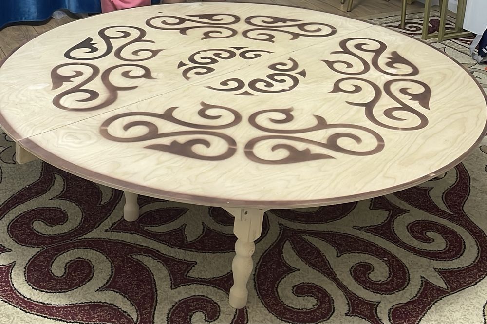 Продам круглый стол новые