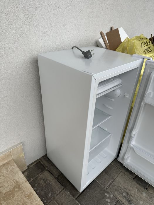 Frigider Starcrest 83L