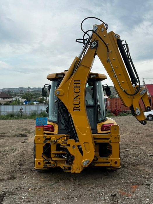 Срочно продоется эксковатор погрузчик model RC 388.