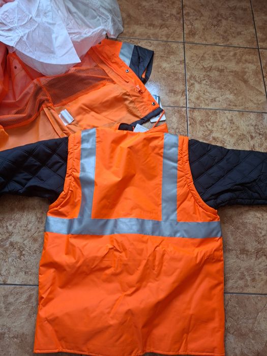 Geaca reflectorizanta 3. În 1