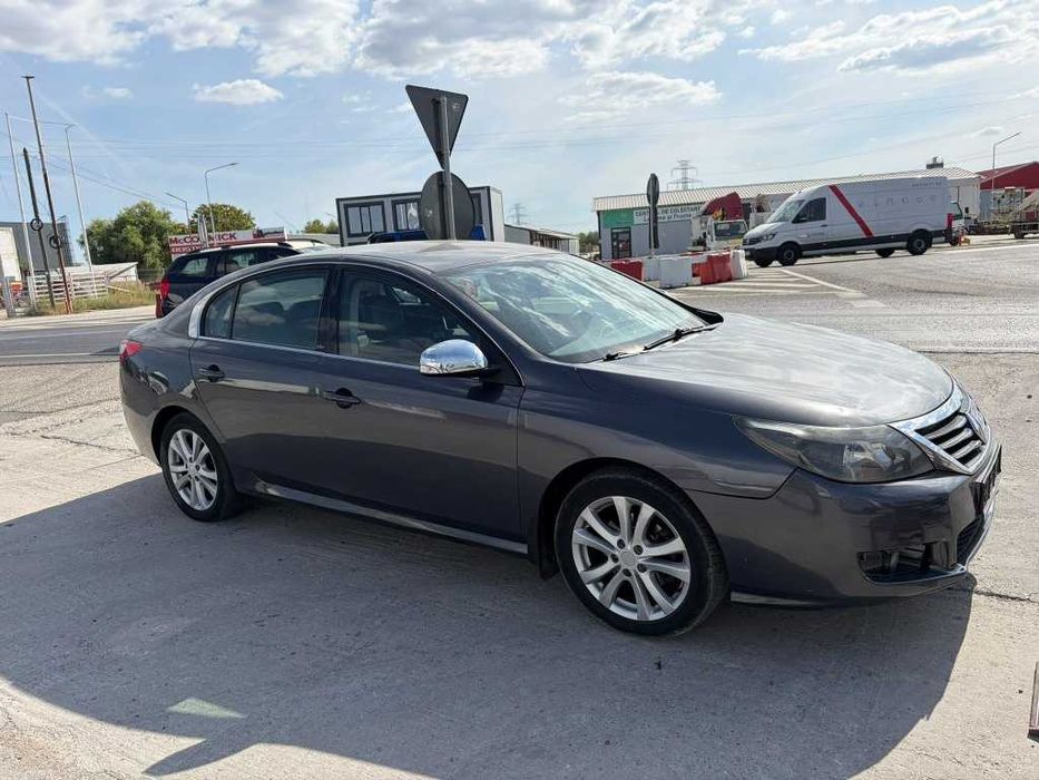 Dezmembrez Renault Latitude 2.0 dci M9R-P8 150 cai cutie manuala 6 trepte an 2011