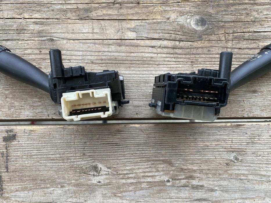 Manete stergatoare bloc lumini toyota avensis t25