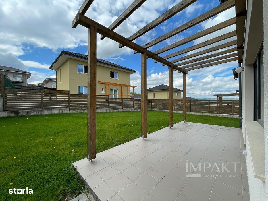Casă / Vilă cu 4 camere de închiriat - Dezmir