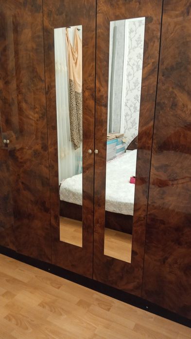 Продам хороший шкаф