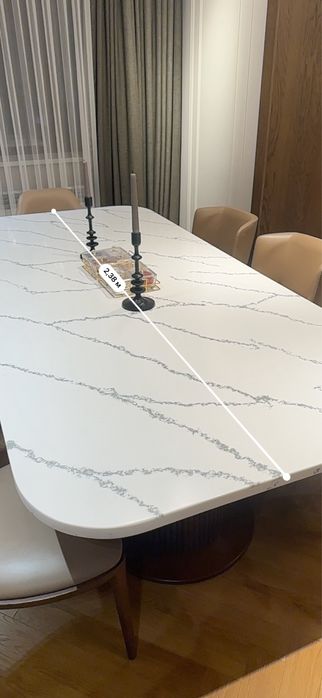 Стол из дерева и камня