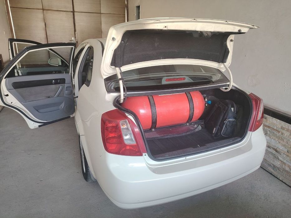 Продается автомобилб Lacetti