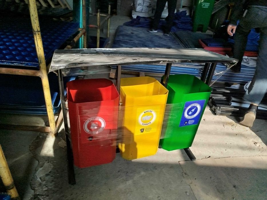 Урна для мусора уличная. Урналар биттали ва учталик