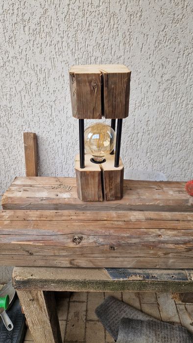 Lampa din lemn handmade