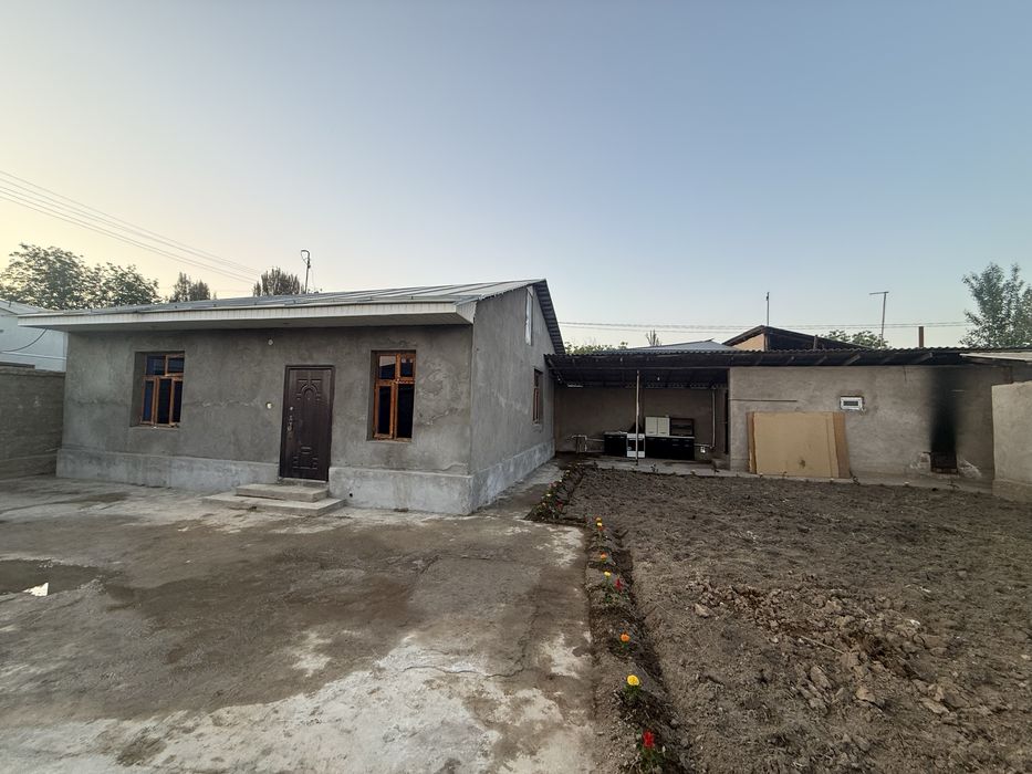 Hovli uy sotiladi 55000$