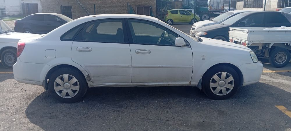 Автомобиль ласетти