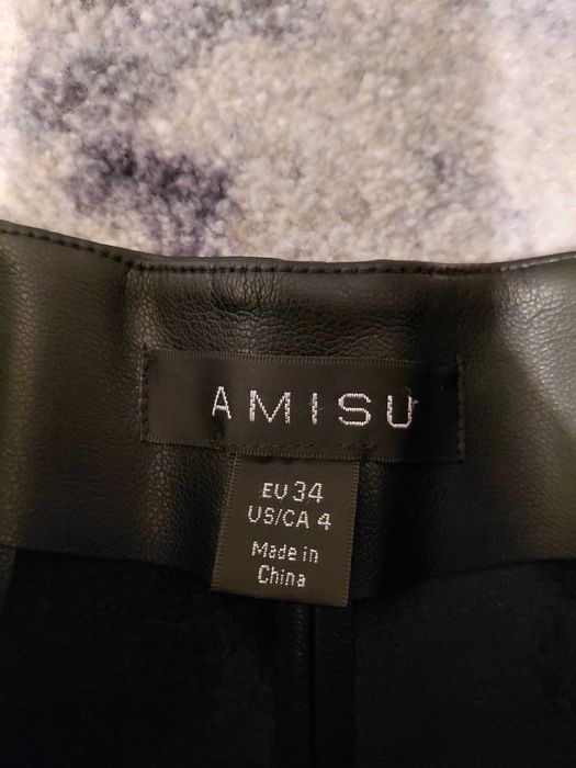 Кожена пола размер 34