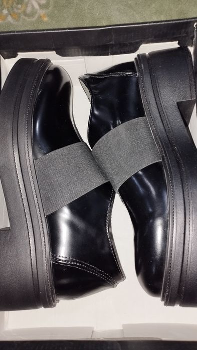 Продам новую обувь