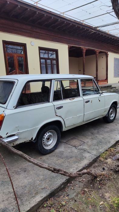 Vaz 2102 sotiladi
