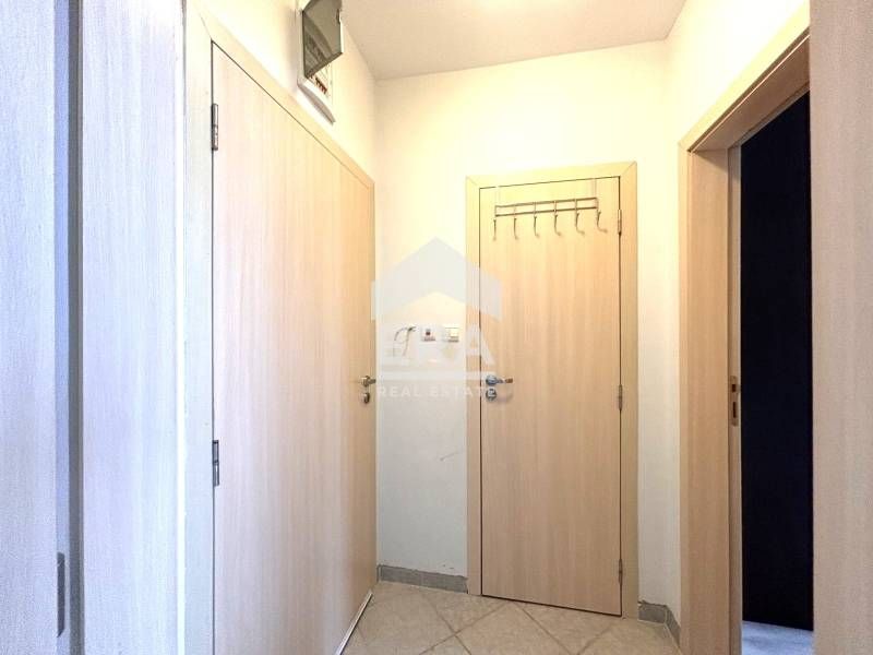 Двустаен обзаведен апартамент под наем, с морска панорама, в тухлена с