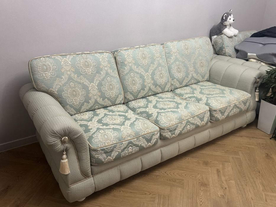 Продаю диван 240см вместе с двумя креслами, в отличном состоянии