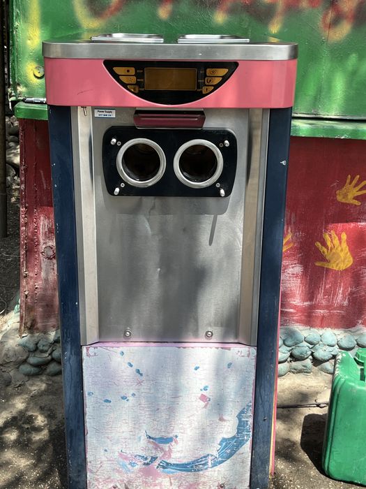 Продам апарат для мороженого фрезер