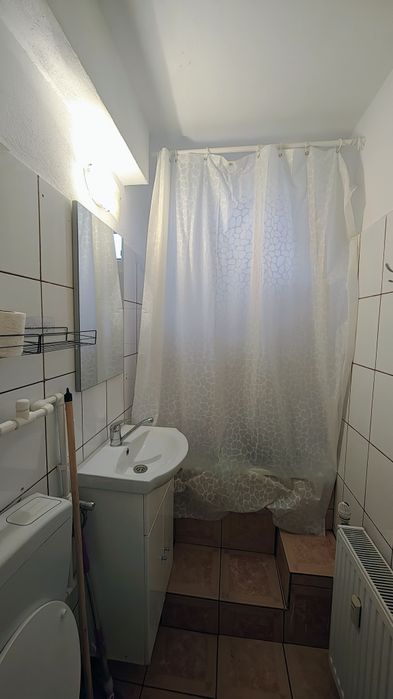Închiriez garsonieră