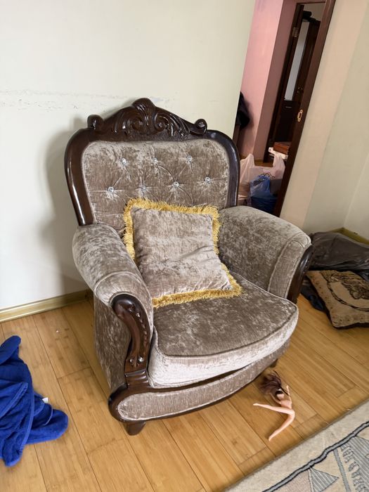 Продам диван с креслами