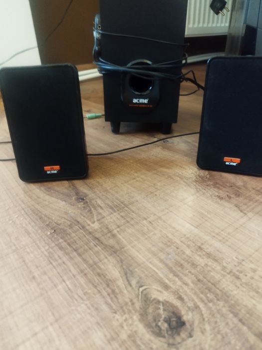 Компютърна конфигурация с тонколони с буфер