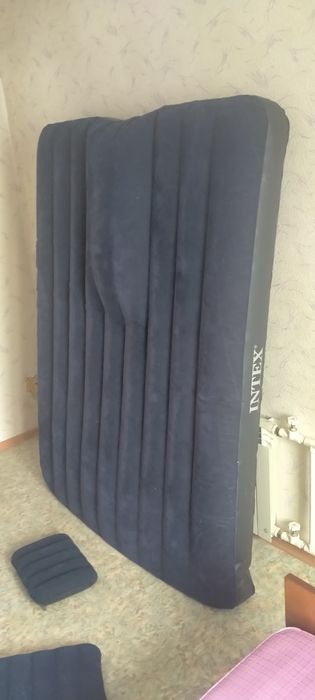 Надувной матрас с подушками. Б/У.