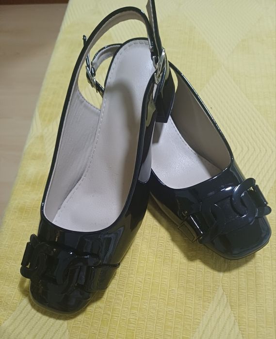 Лачени обувки номер 38 нови