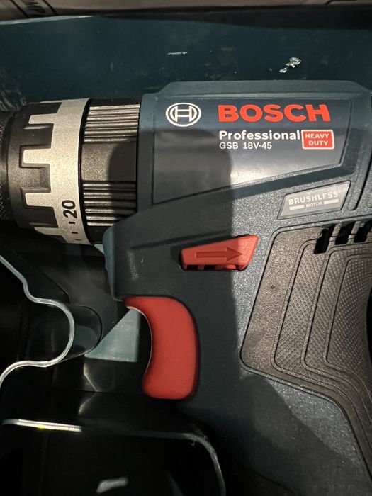 Filetanta cu percutie Bosch GSB 18v-45 cu 2 ac+ inc + acc-Sigilata