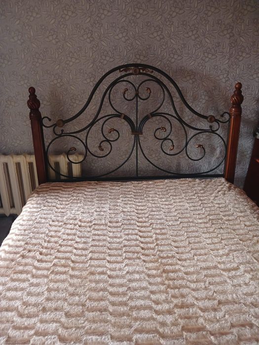 Продам двухспальную кровать