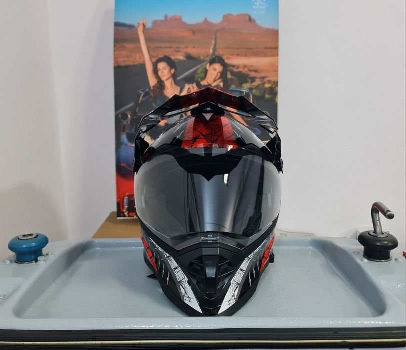 Vând cască enduro (atv, moto, trotinetã, bicicletã) mărimea M