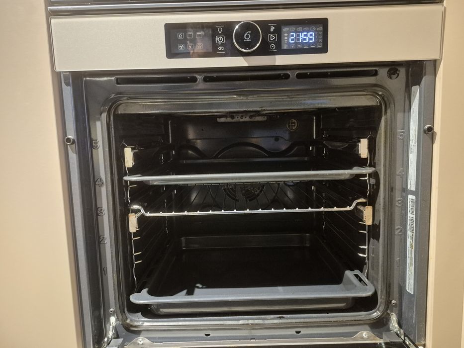 Vand cuptor electric Whirpool 6th sens incorporabil