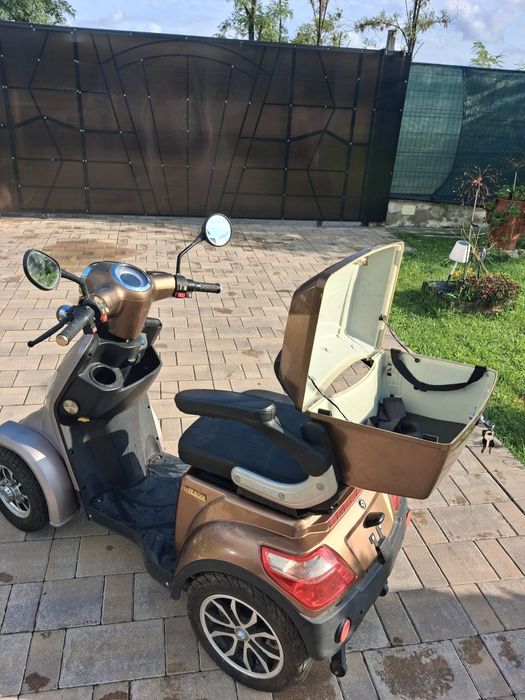 Scuter electric cu 4 roti/ scuter persoane cu dizabilități