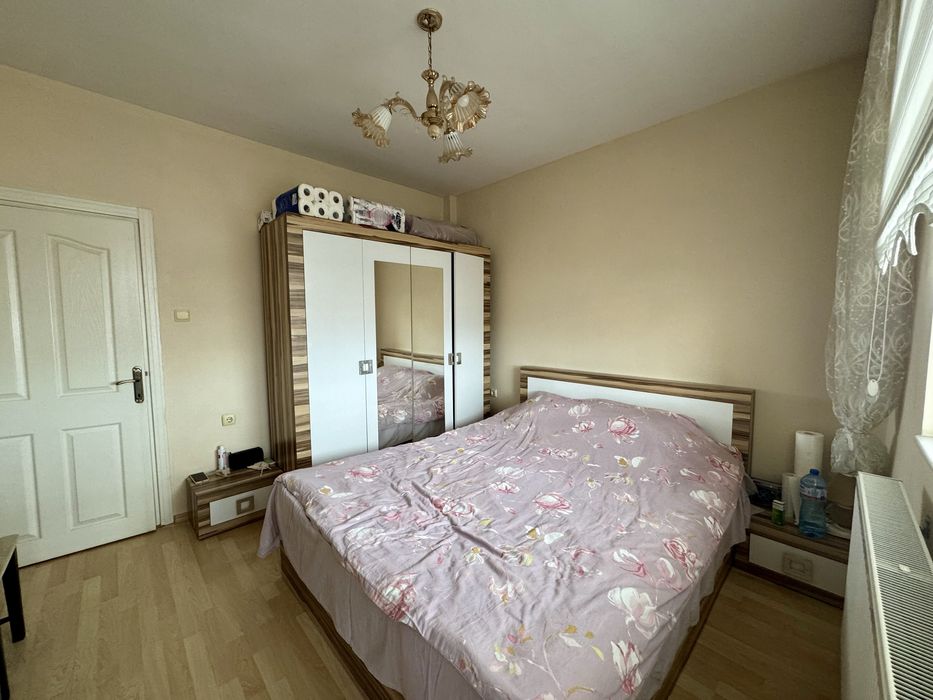 Тристаен Тухлен Апартамент , Обзаведен и Газифициран , кв. Вароша