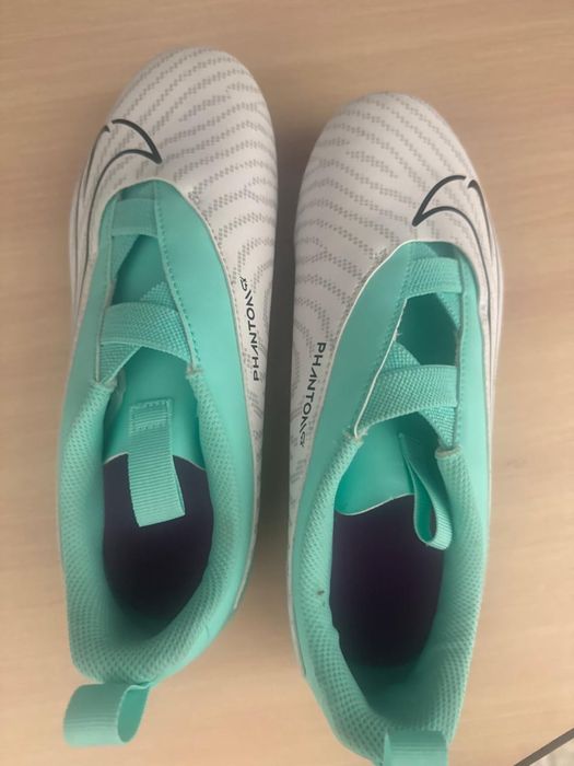 Бутсы NIKE        .