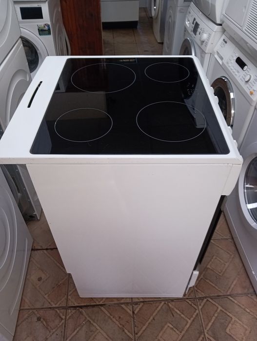 Свободно стояща печка с керамичен плот Gram 2 години гаранция!