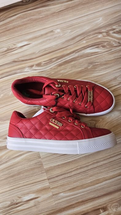 Маратовки GUESS нови