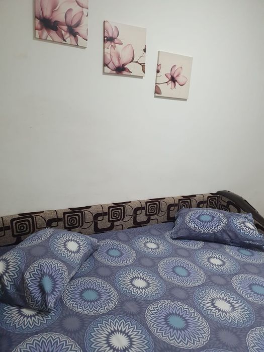 Inchiriez in regim hotelier apart. cu 3 cam. la parter in zona central