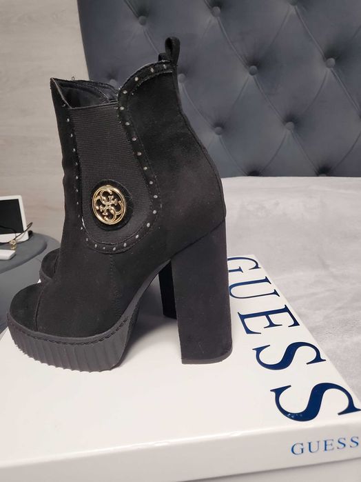 Дамски боти и ботуши на марката Guess 39 номер