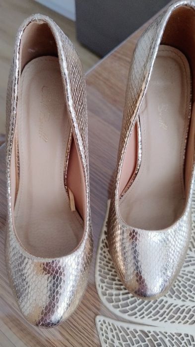 Дамски Ест.кожа Кавалер 39 и 40 ,Лачени 40 ,Маратонки с косъм 39