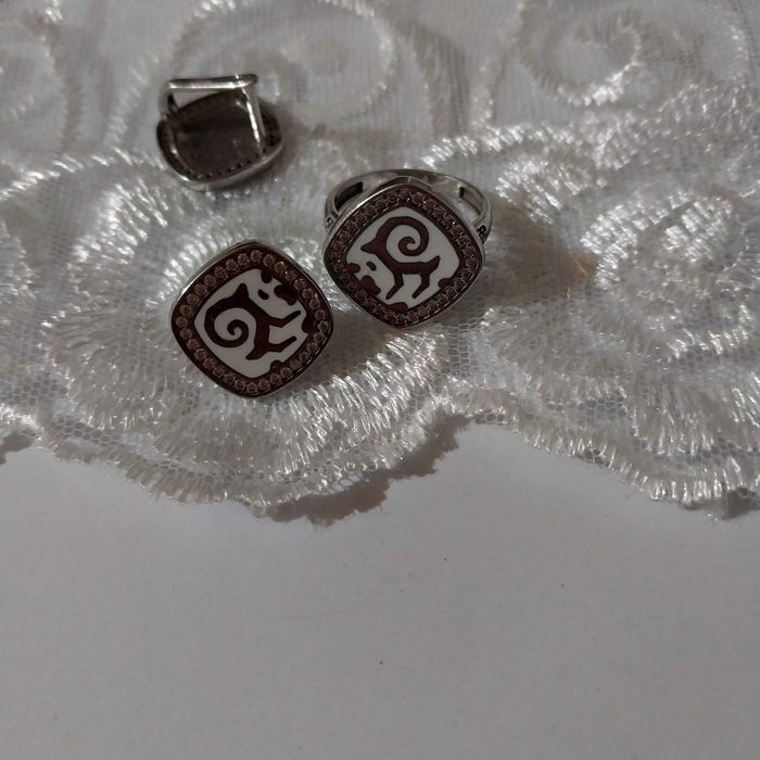 Набор из серебра: серьги +кольцо, 925 проба.