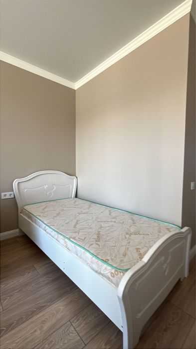 Кровать с матрасом 100/200