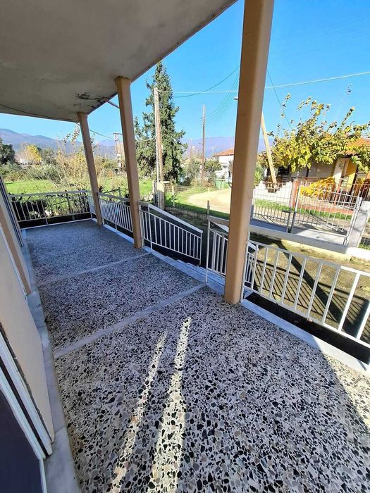 Продава малка къща с площ 50 м2 и двор 170 м2 в Неа Врасна, Гърция