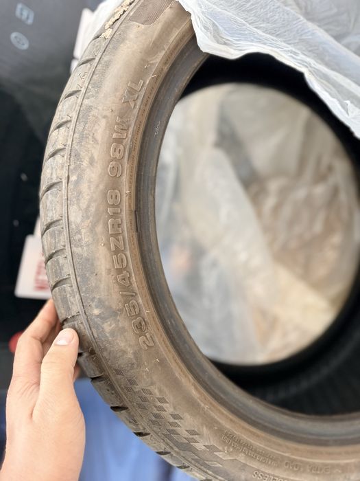 Продам шину 235/45/18